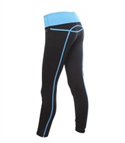 Bow från Drop of Mindfulness. Bow har en tight fit med stretch och design för ett slimmare intryck