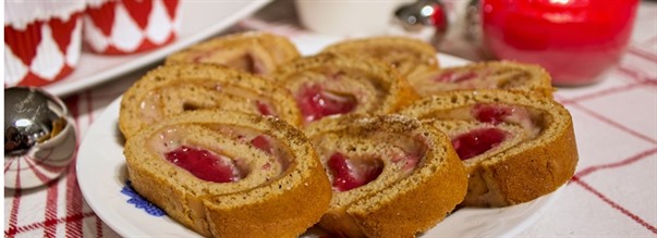 Proteinrik pepparkaksrulltrta med kasein-fyllning 