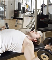 Hantelflyes startposition