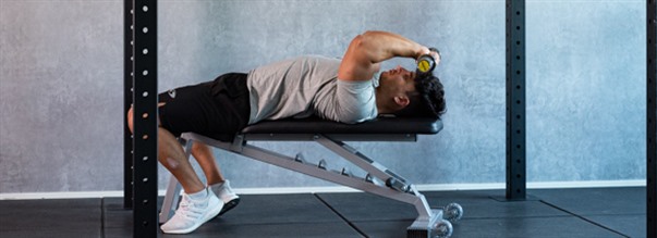 Liggande tricepsextension (lying tricep extension)