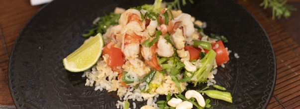 Stekt shiratakiris med gg, grnsaker och tigerrkor