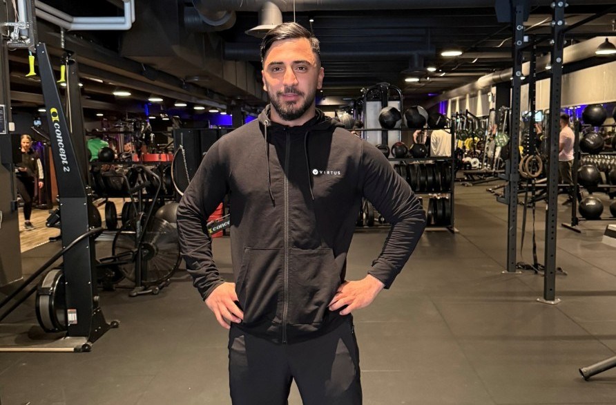 Alan Brodrej p� gymmet.