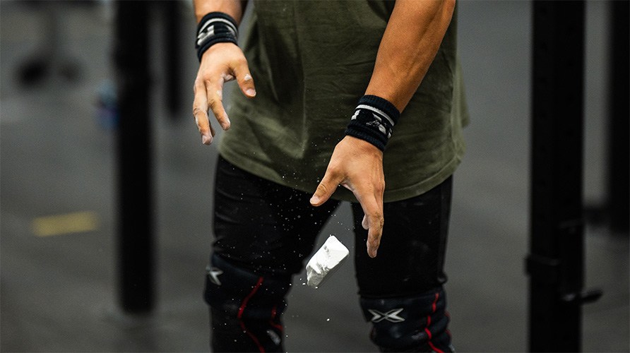 Magnesiumblock som anvnds p trning fr bttre grepp.