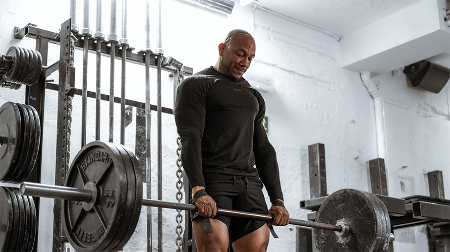 Man som g�r marklyft. 