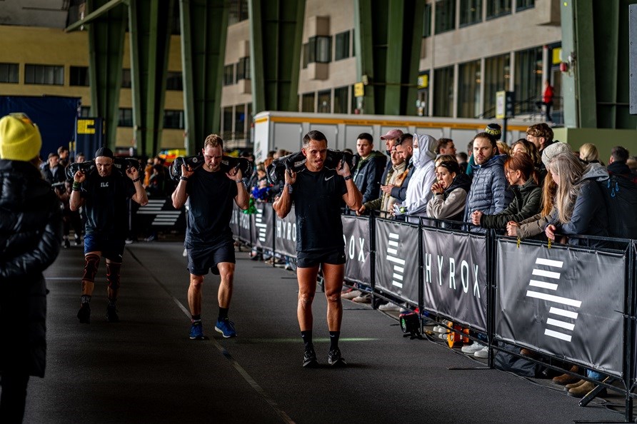 Hyroxtvling dr mn gr utfallsgng med sandsck.