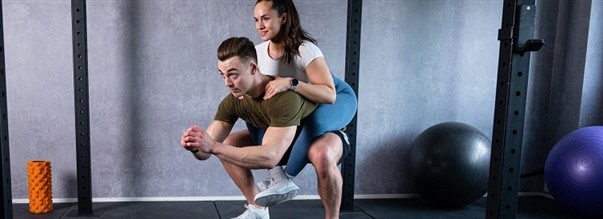 Partnertrning - Trningspasset som trnar bde de vanliga musklerna och skrattmusklerna