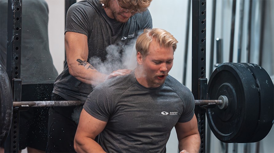 Maxim Uebel p� ett styrketr�ningspass.