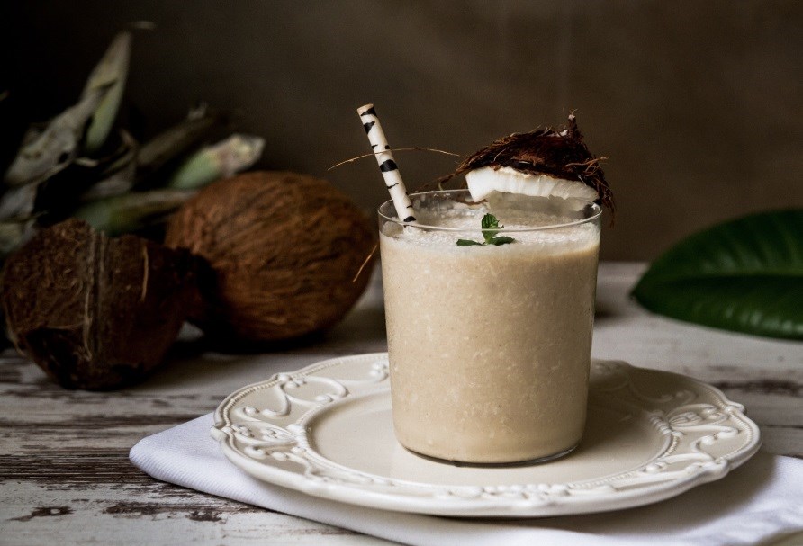 Mltidsersttnings-shake med frsk kokos.