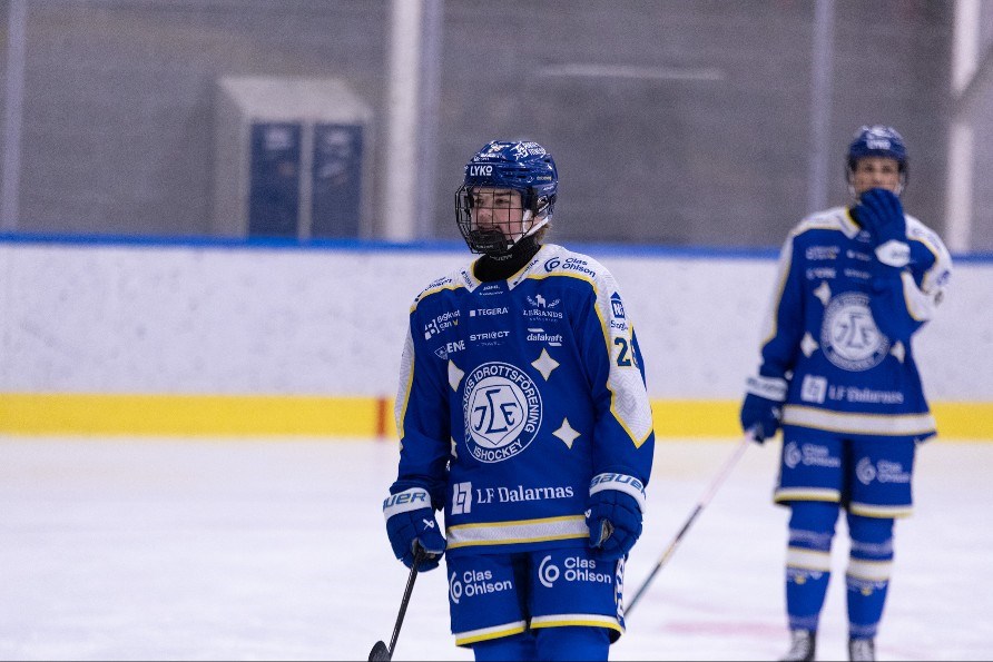 Vilma Nilsson p� isen med Leksands IF.